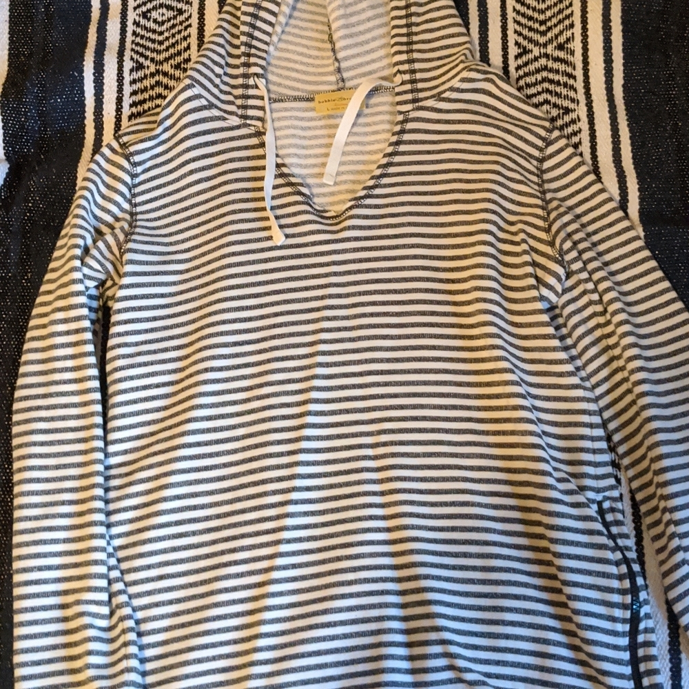 Tops - Picture 3 of 14